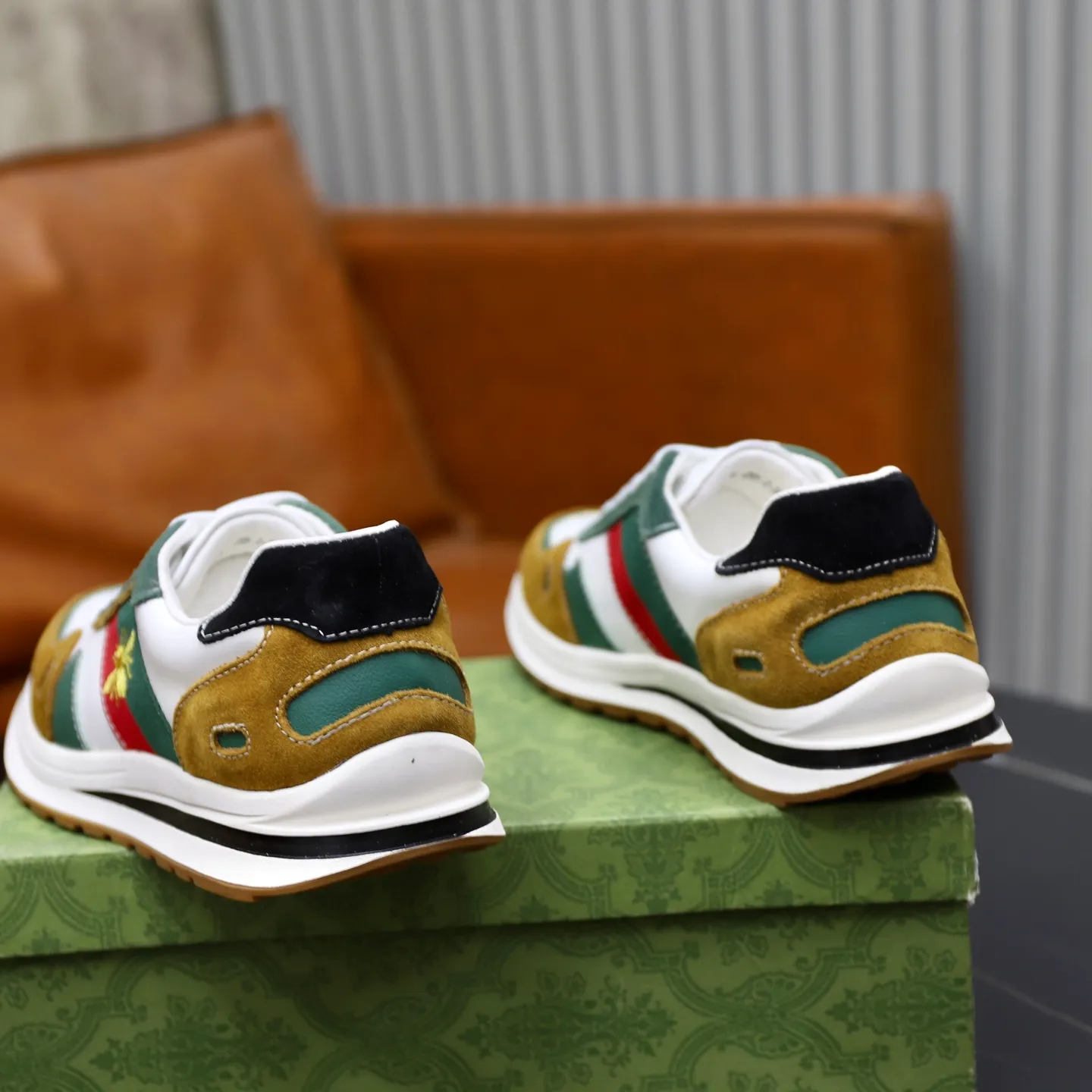 Ex-factory price: 400💰🙅‍♂️🙅‍♂️🙅‍♂️ Brand: GUCCI Standard code: 38-44 (45 customized) Grade: Same as the official website Material: Original material splicing Comfortable and breathable sheepskin lining Lightweight and wear-resistant sports outsole Style category: Men's fashionable casual shoes Running sneakers Distinguished luxury brand elements Top luxury Color: actual picture color